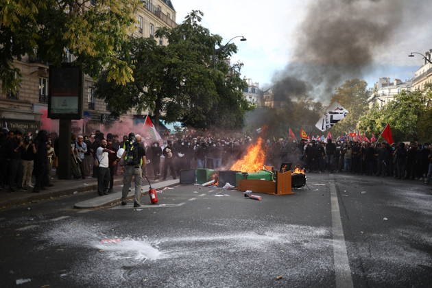 Student Demonstration - Paris Clashes on the sidelines of the students protest against the current state of public education, once again, on October 6, 2026, in Paris, France. They demand more resources for the national education system, and raise against the far right party - le Rassemblement National. Photo by Raphael Lafargue ABACAPRESS.COM Paris France Copyright: xLafarguexRaphael ABACAx