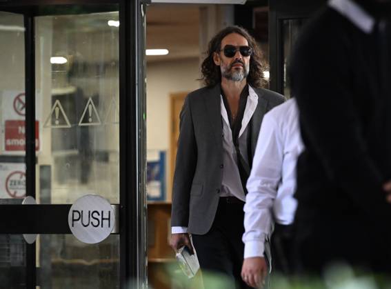 Russell Brand and his wife leave court in London LONDON, UNITED KINGDOM - OCTOBER 6: British comedian Russell Brand leaves Southwark Crown Court with his wife, Laura Brand (not seen), following a preliminary hearing related to rape and sexual assault allegations against him in London, United Kingdom, on October 6, 2026. Rasid Necati Aslim Anadolu London United Kingdom. Editorial use only. Please get in touch for any other usage.  Copyright: x2026xAnadoluxRasidxNecatixAslimx
