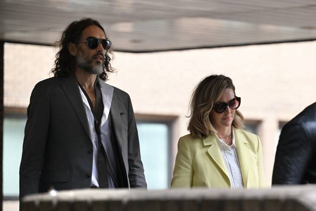 Russell Brand and his wife leave court in London LONDON, UNITED KINGDOM - OCTOBER 6: British comedian Russell Brand (L) leaves Southwark Crown Court with his wife, Laura Brand (R), following a preliminary hearing related to rape and sexual assault allegations against him in London, United Kingdom, on October 6, 2026. Rasid Necati Aslim Anadolu London United Kingdom. Editorial use only. Please get in touch for any other usage.  Copyright: x2026xAnadoluxRasidxNecatixAslimx