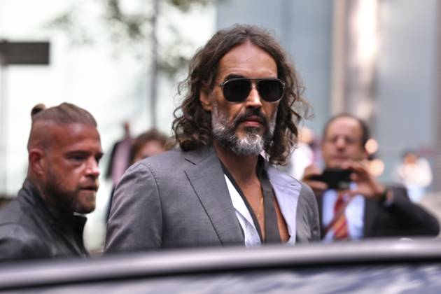 Russell Brand and his wife leave court in London LONDON, UNITED KINGDOM - OCTOBER 6: British comedian Russell Brand leaves Southwark Crown Court with his wife, Laura Brand (not seen), following a preliminary hearing related to rape and sexual assault allegations against him in London, United Kingdom, on October 6, 2026. Rasid Necati Aslim Anadolu London United Kingdom. Editorial use only. Please get in touch for any other usage.  Copyright: x2026xAnadoluxRasidxNecatixAslimx
