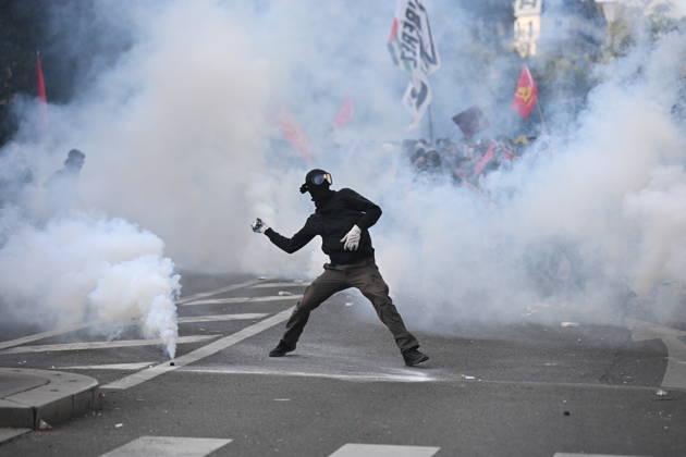 Severe clashes with the police took place during the student demonstration. Student unions had called for a mobilisation of secondary school pupils to demand more resources for secondary schools on 6 October 2026 in Paris. - 06 10 2026 - France Ile-de-France (region) Paris - JulienxMattiax xLexPictorium LePictorium_0341922
