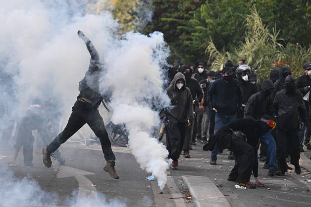 Severe clashes with the police took place during the student demonstration. Student unions had called for a mobilisation of secondary school pupils to demand more resources for secondary schools on 6 October 2026 in Paris. - 06 10 2026 - France Ile-de-France (region) Paris - JulienxMattiax xLexPictorium LePictorium_0341924