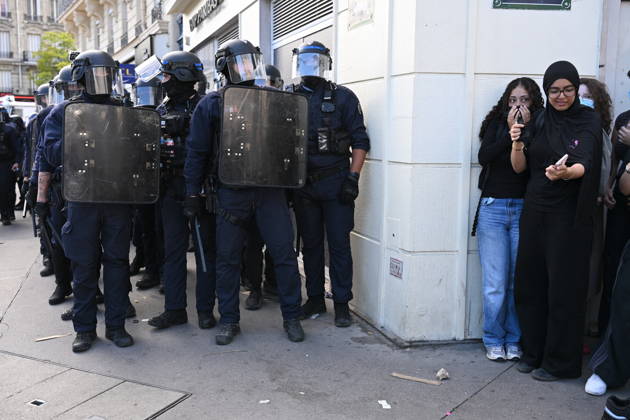 Severe clashes with the police took place during the student demonstration. Student unions had called for a mobilisation of secondary school pupils to demand more resources for secondary schools on 6 October 2026 in Paris. - 06 10 2026 - France Ile-de-France (region) Paris - JulienxMattiax xLexPictorium LePictorium_0341945