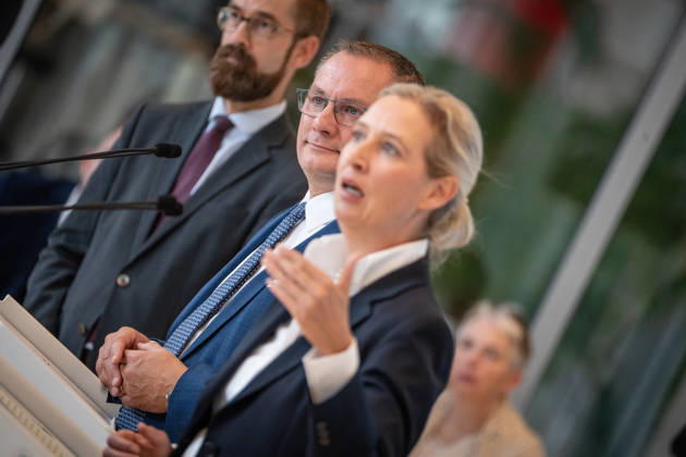 Tino Chrupalla, AfD party and parliamentary group leader, with Alice Weidel, AfD Party and parliamentary group leader; in the background, Marcus Schmidt, press secretary for the AfD parliamentary group in the Bundestag. Press statement by the two AfD party leaders and parliamentary group leaders before the start of the parliamentary group meeting in the German Bundestag, Berlin, Berlin, G