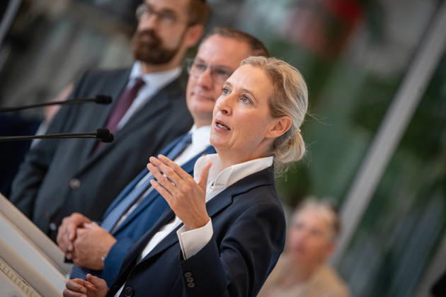 Tino Chrupalla, AfD party and parliamentary group leader, with Alice Weidel, AfD Party and parliamentary group leader; in the background, Marcus Schmidt, press secretary for the AfD parliamentary group in the Bundestag. Press statement by the two AfD party leaders and parliamentary group leaders before the start of the parliamentary group meeting in the German Bundestag, Berlin, Berlin, G