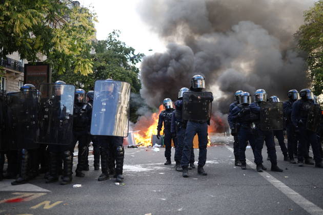 Student Demonstration - Paris Clashes on the sidelines of the students protest against the current state of public education, once again, on October 6, 2026, in Paris, France. They demand more resources for the national education system, and raise against the far right party - le Rassemblement National. Photo by Raphael Lafargue ABACAPRESS.COM Paris France Copyright: xLafarguexRaphael ABACAx