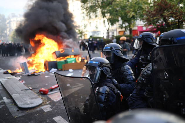 Student Demonstration - Paris Clashes on the sidelines of the students protest against the current state of public education, once again, on October 6, 2026, in Paris, France. They demand more resources for the national education system, and raise against the far right party - le Rassemblement National. Photo by Raphael Lafargue ABACAPRESS.COM Paris France Copyright: xLafarguexRaphael ABACAx