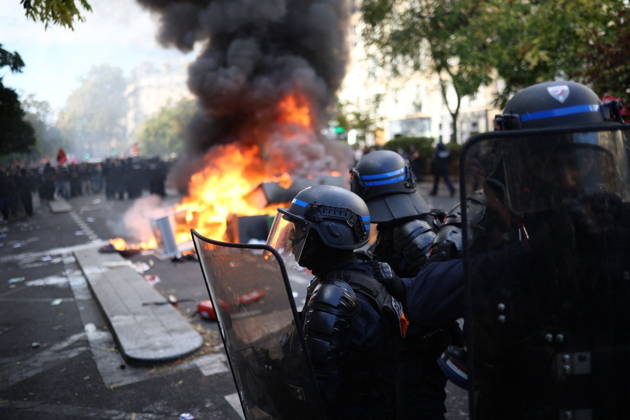 Student Demonstration - Paris Clashes on the sidelines of the students protest against the current state of public education, once again, on October 6, 2026, in Paris, France. They demand more resources for the national education system, and raise against the far right party - le Rassemblement National. Photo by Raphael Lafargue ABACAPRESS.COM Paris France Copyright: xLafarguexRaphael ABACAx