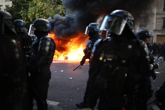 Student Demonstration - Paris Clashes on the sidelines of the students protest against the current state of public education, once again, on October 6, 2026, in Paris, France. They demand more resources for the national education system, and raise against the far right party - le Rassemblement National. Photo by Raphael Lafargue ABACAPRESS.COM Paris France Copyright: xLafarguexRaphael ABACAx