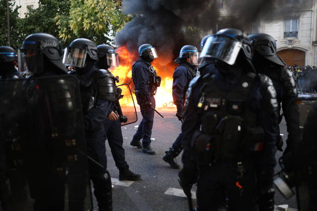 Student Demonstration - Paris Clashes on the sidelines of the students protest against the current state of public education, once again, on October 6, 2026, in Paris, France. They demand more resources for the national education system, and raise against the far right party - le Rassemblement National. Photo by Raphael Lafargue ABACAPRESS.COM Paris France Copyright: xLafarguexRaphael ABACAx