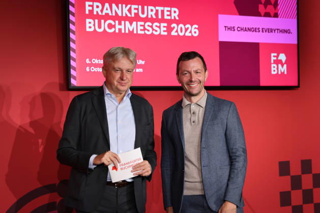 Opening of the 78th Frankfurt Book Fair: Jürgen Boos (left), Director of the Frankfurt Book Fair, and Sebastian Guggolz (right), President of the German Publishers and Booksellers Association, stand together at the opening press conference for the 2026 Frankfurt Book Fair. The Guest of Honor country in 2026 is t 2026-10-06_frankfurter-buchmesse_03