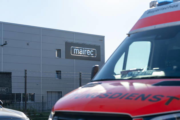 Machine Fire in Warehouse Causes Heavy Smoke; Company Building Evacuated On Tuesday, October 6, 2026, a machine fire broke out in Alzenau in the Aschaffenburg district. The fire started in the electrical system of a machine and caused heavy smoke to fill the warehouse and offices.