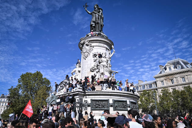 Protest against eduction conditions in Paris PARIS, FRANCE - OCTOBER 6: Demonstrators participate in a protest raising placards against education conditions and to highlight the lack of resources and staff in high schools in front of the Monument to the Republic in Paris, France, on October 6, 2026. Firas Abdullah Anadolu Paris France. Editorial use only. Please get in touch for any other usage. Copyright: x2026xAnadoluxFirasxAbdullahx
