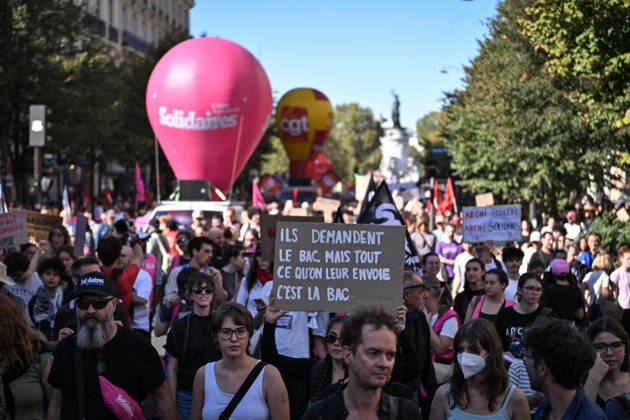 Protest against eduction conditions in Paris PARIS, FRANCE - OCTOBER 6: Demonstrators participate in a protest raising placards against education conditions and to highlight the lack of resources and staff in high schools in Paris, France, on October 6, 2026. Firas Abdullah Anadolu Paris France. Editorial use only. Please get in touch for any other usage.  Copyright: x2026xAnadoluxFirasxAbdullahx