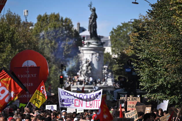 Protest against eduction conditions in Paris PARIS, FRANCE - OCTOBER 6: Demonstrators participate in a protest raising placards against education conditions and to highlight the lack of resources and staff in high schools in Paris, France, on October 6, 2026. Firas Abdullah Anadolu Paris France. Editorial use only. Please get in touch for any other usage.  Copyright: x2026xAnadoluxFirasxAbdullahx