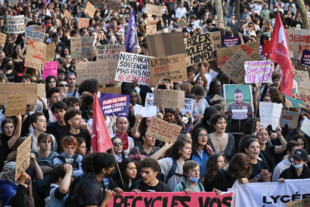 Protest against eduction conditions in Paris PARIS, FRANCE - OCTOBER 6: Demonstrators participate in a protest raising placards against education conditions and to highlight the lack of resources and staff in high schools in Paris, France, on October 6, 2026. Firas Abdullah Anadolu Paris France. Editorial use only. Please get in touch for any other usage.  Copyright: x2026xAnadoluxFirasxAbdullahx