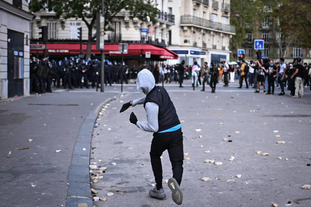 Protest against eduction conditions in Paris PARIS, FRANCE - OCTOBER 6: Clashes occur between demonstrators and riot police during a protest against education conditions and to highlight the lack of resources and staff in high schools in Paris, France, on October 6, 2026. Firas Abdullah Anadolu Paris France. Editorial use only. Please get in touch for any other usage.  Copyright: x2026xAnadoluxFirasxAbdullahx