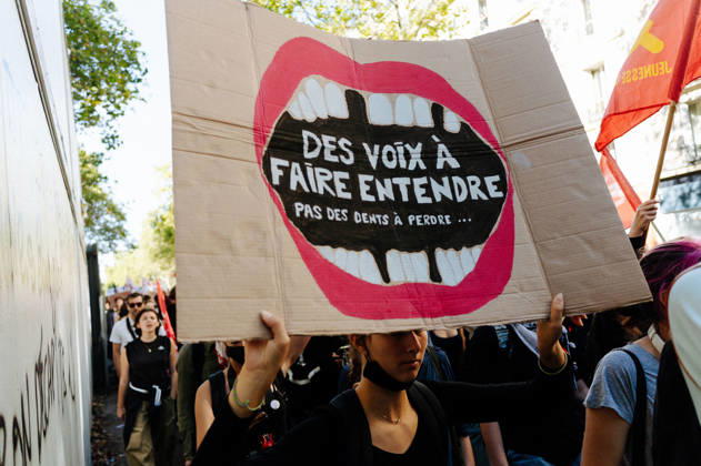Young people holding placards during the demonstration, condemning the police violence they believe they are subjected to. As part of the nationwide student protest, the march in Paris on Tuesday drew between 56,000 and 100,000 demonstrators, according to the Ministry of the Interior and the organising secondary school and student organisations (USL, FAGE, Union étudiante, UNEF). The demonstration proceeded peacefully, despite a few scuffles at Place de la Nation. - 06 10 2026 - France Ile-de-France (region) Paris -  JanxSchmidt-Whitley LexPictorium LePictorium_0342019