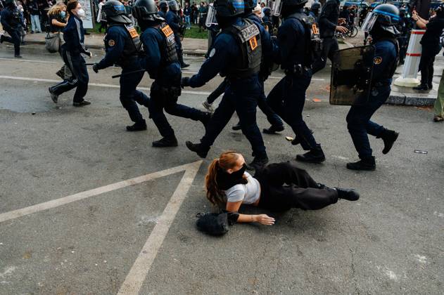 As part of the nationwide student protest, the march in Paris on Tuesday drew between 56,000 and 100,000 demonstrators, according to the Ministry of the Interior and the organising secondary school and student organisations (USL, FAGE, Union étudiante, UNEF). The demonstration proceeded peacefully, despite a few scuffles at Place de la Nation. - 06 10 2026 - France Ile-de-France (region) Paris -  JanxSchmidt-Whitley LexPictorium LePictorium_0342053