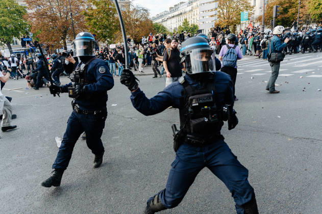 As part of the nationwide student protest, the march in Paris on Tuesday drew between 56,000 and 100,000 demonstrators, according to the Ministry of the Interior and the organising secondary school and student organisations (USL, FAGE, Union étudiante, UNEF). The demonstration proceeded peacefully, despite a few scuffles at Place de la Nation. - 06 10 2026 - France Ile-de-France (region) Paris -  JanxSchmidt-Whitley LexPictorium LePictorium_0342050