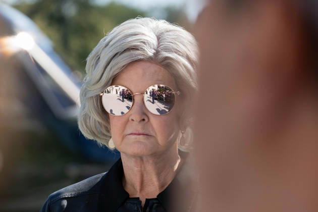 October 6, 2026, Washington, District Of Columbia, United States: White House Chief of Staff SUSIE WILES watches as President DONALD TRUMP speaks to reporters on the South Lawn of the White House before departing for Baltimore, Maryland. Washington United States  - ZUMAk206 20261006_znp_k206_015 Copyright: xMattxKaminskyx