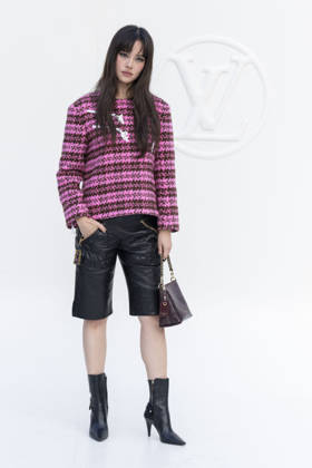 Urassaya Sperbund at the photocall for the Louis Vuitton Women’s Ready-to-Wear Spring Summer 2027 show during Paris Fashion Week (PFW) at the Cité internationale universitaire de Paris, France, on October 6, 2026. Olivier Borde, Bestimage. Photocall at the Louis Vuitton Women’s Ready-to-Wear Spring Summer 2027 show as part of Paris Fashion Week on October 6, 2026, in Paris, France. Copyright: xOLIVIERxBORDEx xBESTIMAGExOLIVIERxBORDEx xBESTIMAGEx