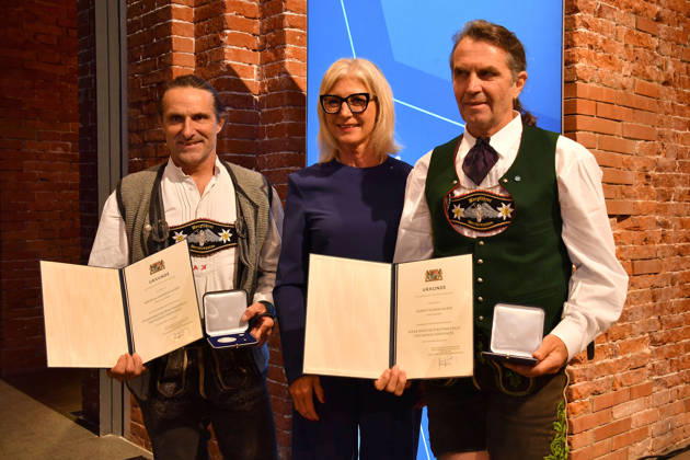 Bavarian State Minister Ulrike Scharf with Alexander Huber and Thomas Huber (Huber Buam) at the presentation of the Bavarian State Medal for Social Merit at the All Saints Hofkirche