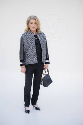 Louis Vuitton - Photocall - Paris Fashion Week EB Catherine Deneuve attends the Louis Vuitton Womenswear Spring Summer 2027 show as part of Paris Fashion Week on October 06, 2026 in Paris, France. Photo by Eliot Blondet ABACAPRESS.COM Paris France France Copyright: xBlondetxEliot ABACAx