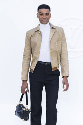 Owen Thiele at the photocall for the Louis Vuitton Spring Summer 2027 Women’s Ready-to-Wear collection during Paris Fashion Week (PFW) at the Cité internationale universitaire de Paris, France, on October 6, 2026. Olivier Borde, Bestimage. Photocall at the Louis Vuitton Women’s Ready-to-Wear Spring Summer 2027 show as part of Paris Fashion Week on October 6, 2026, in Paris, France. Copyright: xOLIVIERxBORDEx xBESTIMAGExOLIVIERxBORDEx xBESTIMAGEx