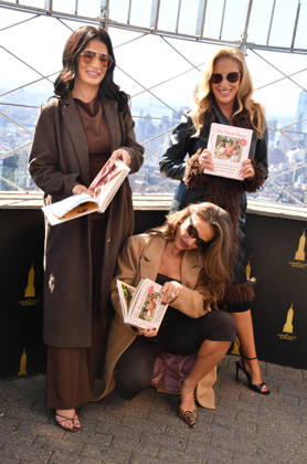 Jessie James Decker Visits the Empire State Building NEW YORK, NY- OCTOBER 6: Sydney Rae Bass, Jessie James Decker and Karen Parker at the Empire State Building to Celebrate the Release of New Cookbook The Secret Sauce: A Family Cookbook Seasoned with Love on October 6, 2026 in New York City. Credit: John Fycke AdMedia New York City New York USA EDITORIAL USE ONLY Copyright: xx JohnxFycke AdMediax admphotosthree019298