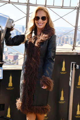 Jessie James Decker Visits the Empire State Building NEW YORK, NY- OCTOBER 6: Karen Parker at the Empire State Building to Celebrate the Release of New Cookbook The Secret Sauce: A Family Cookbook Seasoned with Love on October 6, 2026 in New York City. Credit: John Fycke AdMedia New York City New York USA EDITORIAL USE ONLY Copyright: xx JohnxFycke AdMediax admphotosthree019319