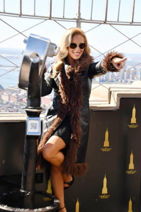 Jessie James Decker Visits the Empire State Building NEW YORK, NY- OCTOBER 6: Karen Parker at the Empire State Building to Celebrate the Release of New Cookbook The Secret Sauce: A Family Cookbook Seasoned with Love on October 6, 2026 in New York City. Credit: John Fycke AdMedia New York City New York USA EDITORIAL USE ONLY Copyright: xx JohnxFycke AdMediax admphotosthree019323