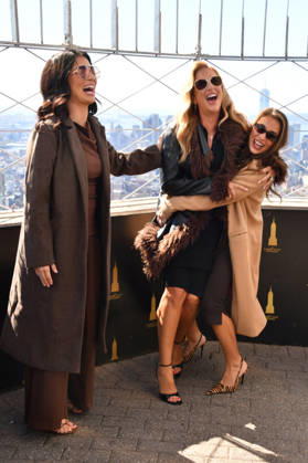 NEW YORK, NY- OCTOBER 6: Sydney Rae Bass, Jessie James Decker and Karen Parker at the Empire State Building to Celebrate the Release of New Cookbook The Secret Sauce: A Family Cookbook Seasoned with Love on October 6, 2026 in New York City. Credit: AdMedia New York City USA - ZUMAa123 20261006_zaa_a123_030 Copyright: xJohnxFyckex