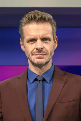 Pictured, from left: Florian Schroeder, cabaret artist, GER, Berlin, studio, guest on Maischberger, political talk show, TV, program, with host Sandra Maischberger, Das Erste, from Adlershof, Am Studio 20, June 10, 2026, Copyright: HMBxMedia UwexKoch