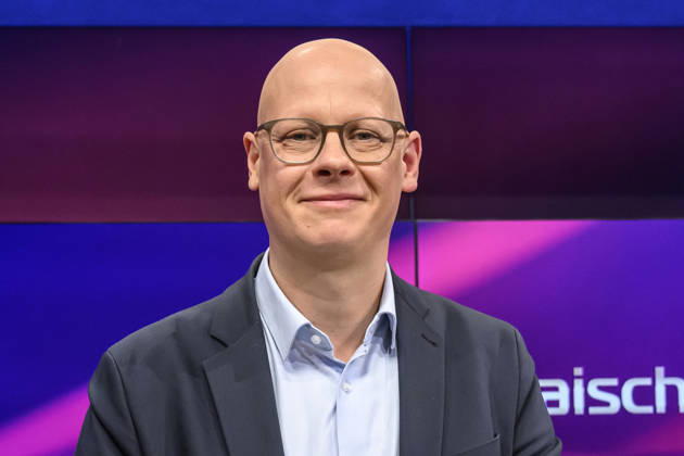 Pictured, from left: Matthias Deiß, ARD, Germany, Berlin, studio, guest on Maischberger, political talk show, TV, program, with host Sandra Maischberger, Das Erste, from Studio 20 in Adlershof, October 6, 2026, Copyright: HMBxMedia UwexKoch