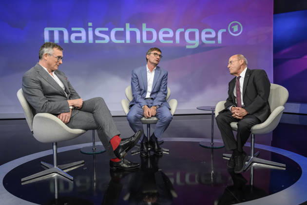 Pictured, from left: Andreas Rödder, historian and CDU member; Sönke Neitzel, military historian; Gregor Gysi, The Left, Member of the German Bundestag, Berlin, studio, guest on Maischberger, political talk show, TV program, hosted by Sandra Maischberger, Das Erste, from Adlershof – Studio 20, October 6, 2026, Copyright: HMBxMedia UwexKoch