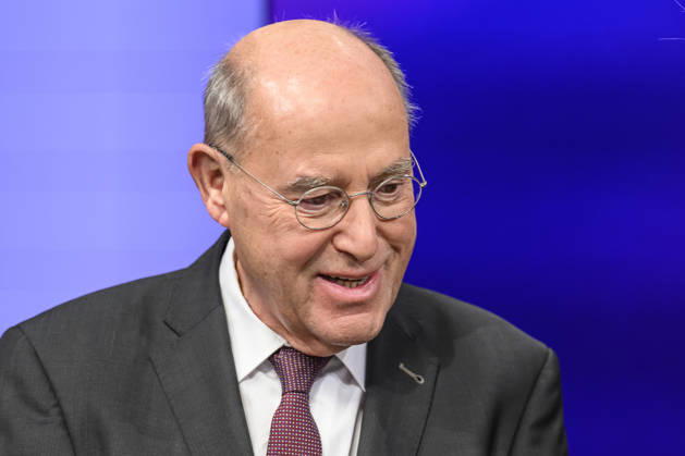 Pictured, from left: Gregor Gysi, Member of the Bundestag for Die Linke, GER, Berlin, studio, guest on Maischberger, political talk show, TV, program, with host Sandra Maischberger, Das Erste, from Adlershof Am Studio 20, October 6, 2026, Copyright: HMBxMedia UwexKoch
