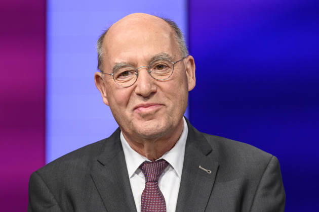 Pictured, from left: Gregor Gysi, Member of the Bundestag for Die Linke, GER, Berlin, studio, guest on Maischberger, political talk show, TV, program, with host Sandra Maischberger, Das Erste, from Adlershof Am Studio 20, October 6, 2026, Copyright: HMBxMedia UwexKoch