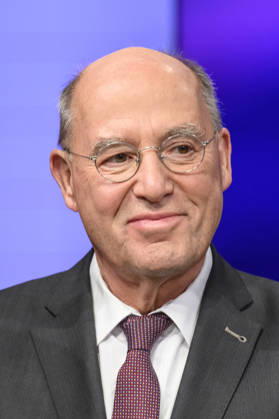 Pictured, from left: Gregor Gysi, Member of the Bundestag for Die Linke, GER, Berlin, studio, guest on Maischberger, political talk show, TV, program, with host Sandra Maischberger, Das Erste, from Adlershof Am Studio 20, October 6, 2026, Copyright: HMBxMedia UwexKoch