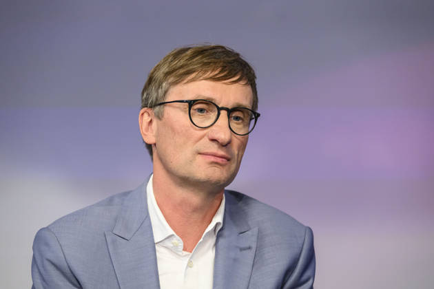 Pictured, from left: Sönke Neitzel, military historian, GER, Berlin, studio, guest on Maischberger, political talk show, TV, program, with host Sandra Maischberger, Das Erste, from Studio 20 in Adlershof, October 6, 2026, Copyright: HMBxMedia UwexKoch
