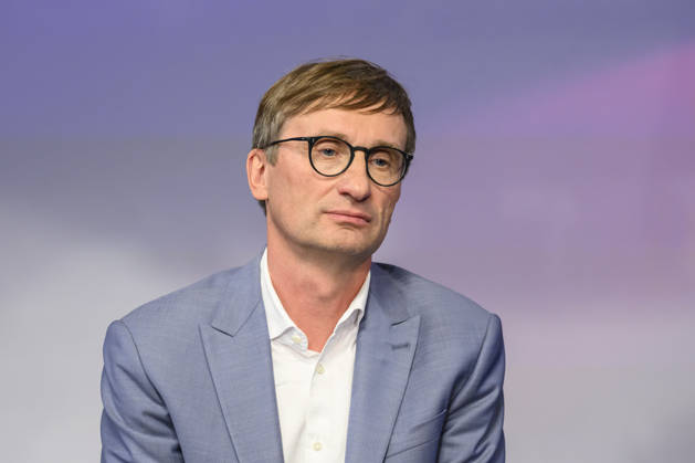 Pictured, from left: Sönke Neitzel, military historian, GER, Berlin, studio, guest on Maischberger, political talk show, TV, program, with host Sandra Maischberger, Das Erste, from Studio 20 in Adlershof, October 6, 2026, Copyright: HMBxMedia UwexKoch