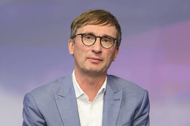 Pictured, from left: Sönke Neitzel, military historian, GER, Berlin, studio, guest on Maischberger, political talk show, TV, program, with host Sandra Maischberger, Das Erste, from Studio 20 in Adlershof, October 6, 2026, Copyright: HMBxMedia UwexKoch
