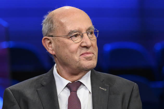 Pictured, from left: Gregor Gysi, Member of the Bundestag for Die Linke, GER, Berlin, studio, guest on Maischberger, political talk show, TV, program, with host Sandra Maischberger, Das Erste, from Adlershof Am Studio 20, October 6, 2026, Copyright: HMBxMedia UwexKoch