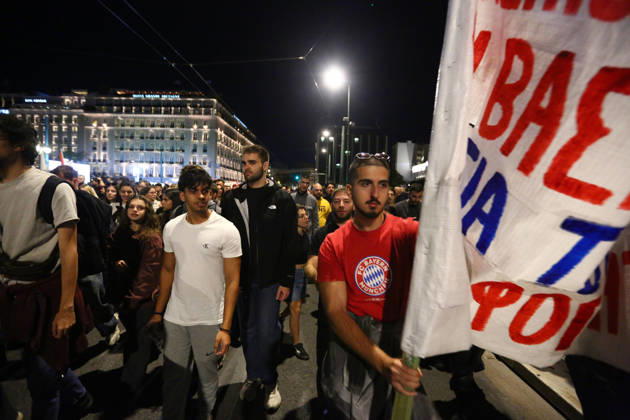 October 6, 2026, Athens, Attica, GREECE: A demonstrator carries a banner as protesters march through central Athens during an anti-war demonstration opposing the visit of US Secretary of State MARCO RUBIO. Athens GREECE - ZUMAx103 20261006_zip_x103_016 Copyright: xHarrisxXanthopoulosx