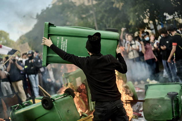 Tensions on the edge of the high school students protest in Paris, on October 6, 2026. - 06 10 2026 - France Ile-de-France (region) Paris -  AntoninxBuratx xLexPictorium LePictorium_0342068