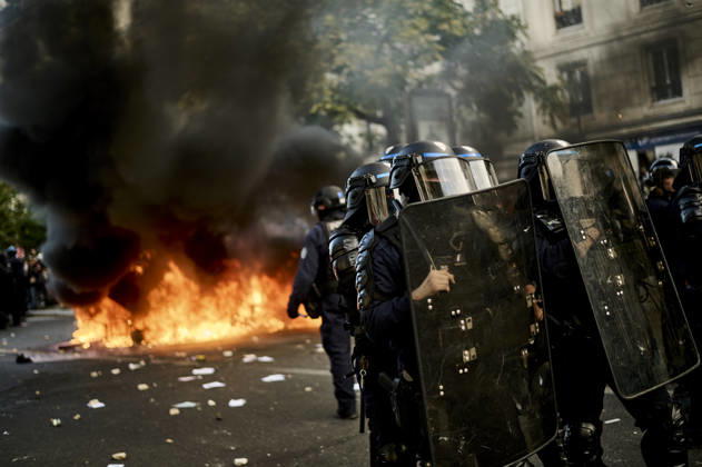 Tensions on the edge of the high school students protest in Paris, on October 6, 2026. - 06 10 2026 - France Ile-de-France (region) Paris -  AntoninxBuratx xLexPictorium LePictorium_0342090