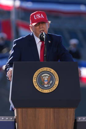 The President of the United States, Donald Trump, speaks during an event with members of the Navy at the Port of Baltimore in Maryland, United States, 06 October 2026. Trump mocked the reaction of Mexican leader Claudia Sheinbaum when, last year, he decreed changing the name of the Gulf of Mexico to the Gulf of America. Trump mocks Sheinbaum s reaction when he changed the name of the Gulf of Mexico !ACHTUNG: NUR REDAKTIONELLE NUTZUNG! Copyright: xOctavioxGuzmánx AME3392 20261006-55021607963_1