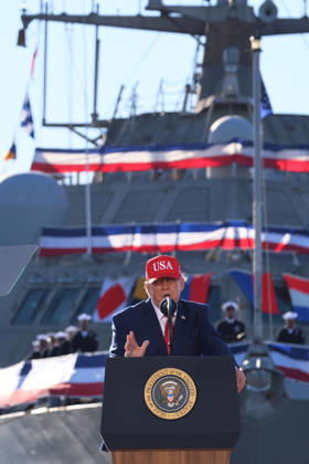 The President of the United States, Donald Trump, speaks during an event with members of the Navy where he stated that very soon it will be known whether he ends the war in Iran the good way or the bad way, at the Port of Baltimore in Maryland, United States, 06 October 2026. Trump says he will soon decide if the Iran war ends the good way or the bad way !ACHTUNG: NUR REDAKTIONELLE NUTZUNG! Copyright: xOctavioxGuzmánx AME3395 20261006-55021607968_1