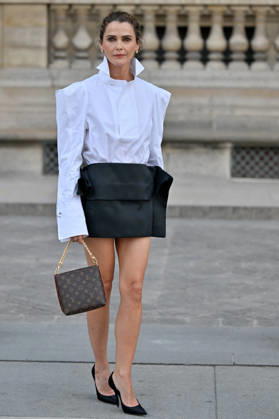 PFW Louis Vuitton Outside Arrivals Keri Russell arriving at Louis Vuitton show during Paris Fashion Week, in Paris, France on 6 October 2026. Photo by Julien Reynaud APS-Medias ABACAPRESS.COM Paris France  Copyright: xReynaudxJulien APS-Medias ABACAx