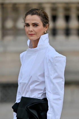 PFW Louis Vuitton Outside Arrivals Keri Russell arriving at Louis Vuitton show during Paris Fashion Week, in Paris, France on 6 October 2026. Photo by Julien Reynaud APS-Medias ABACAPRESS.COM Paris France  Copyright: xReynaudxJulien APS-Medias ABACAx